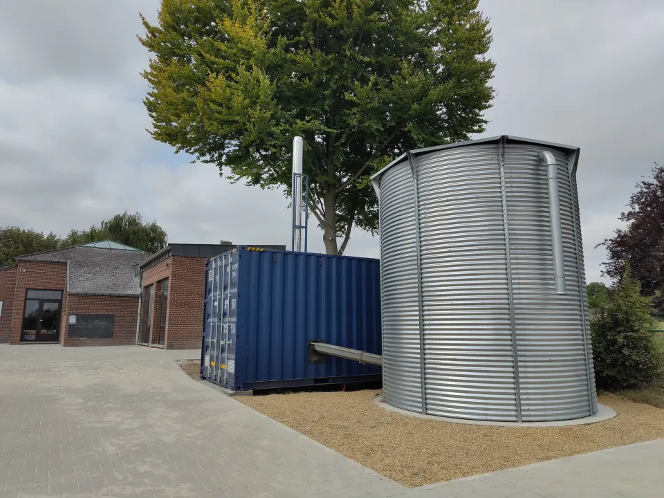chaufferie bois de la commune de berloz en container et silo agricole