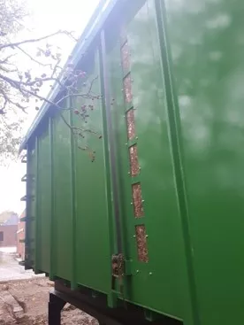 container rempli de plaquettes de bois Résidence les Buissonnets