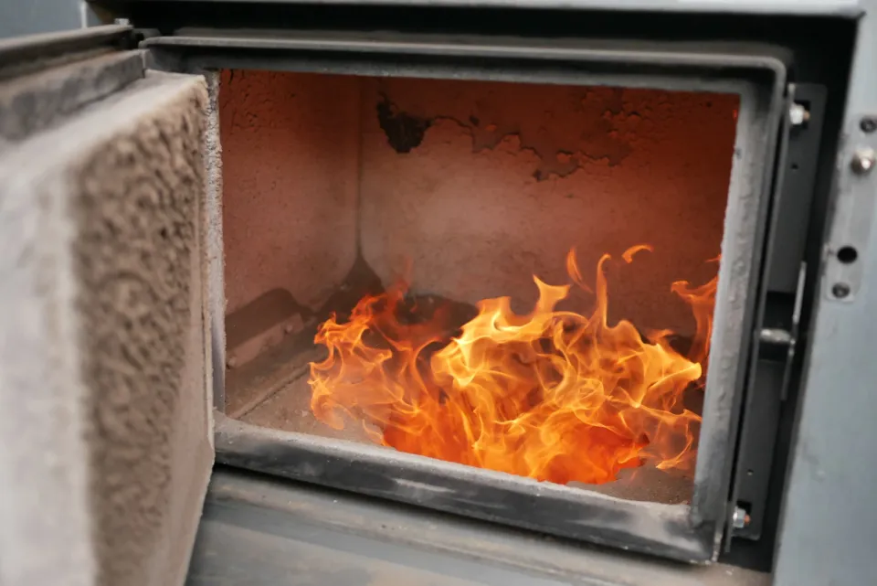 flamme dans la chaudière biomasse d'HAIM