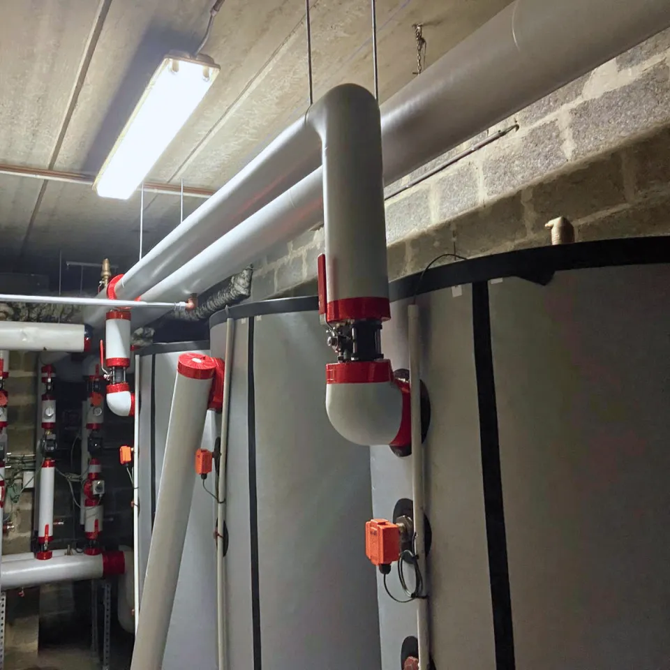 ballons tampon contenant l'eau chaude du réseau de chaleur bois