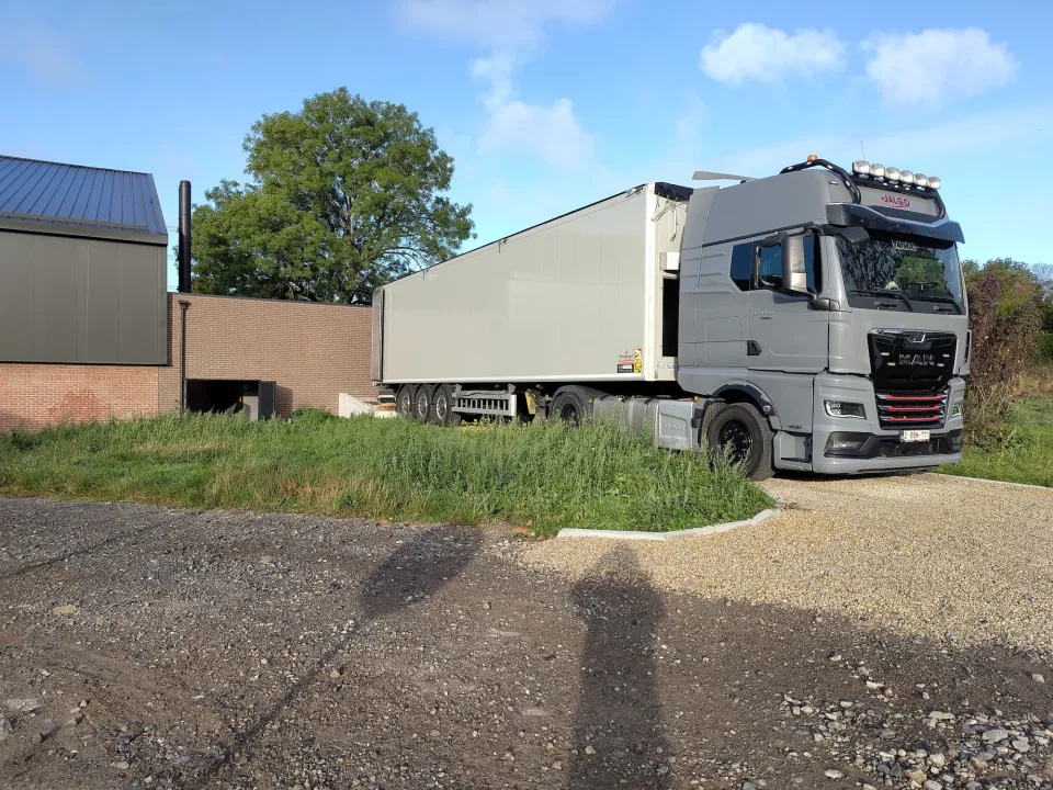 camion qui livre les plaquettes bois