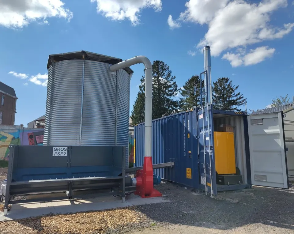 Chaufferie bois en container extérieur ouvert de la commune de Momignies