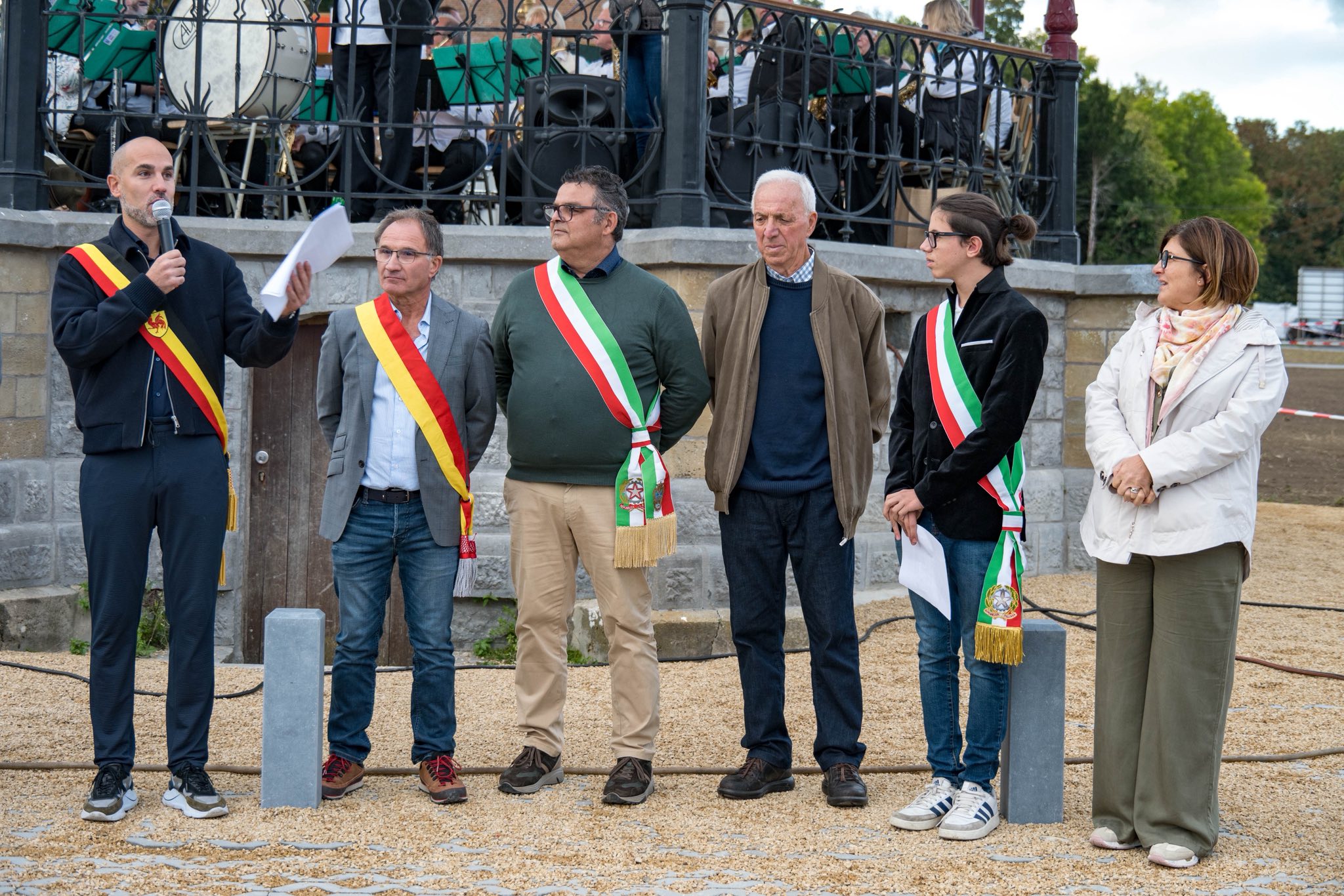 Elus locaux de la commune de Marchin pour l'inauguration de la Place de Belle Maison