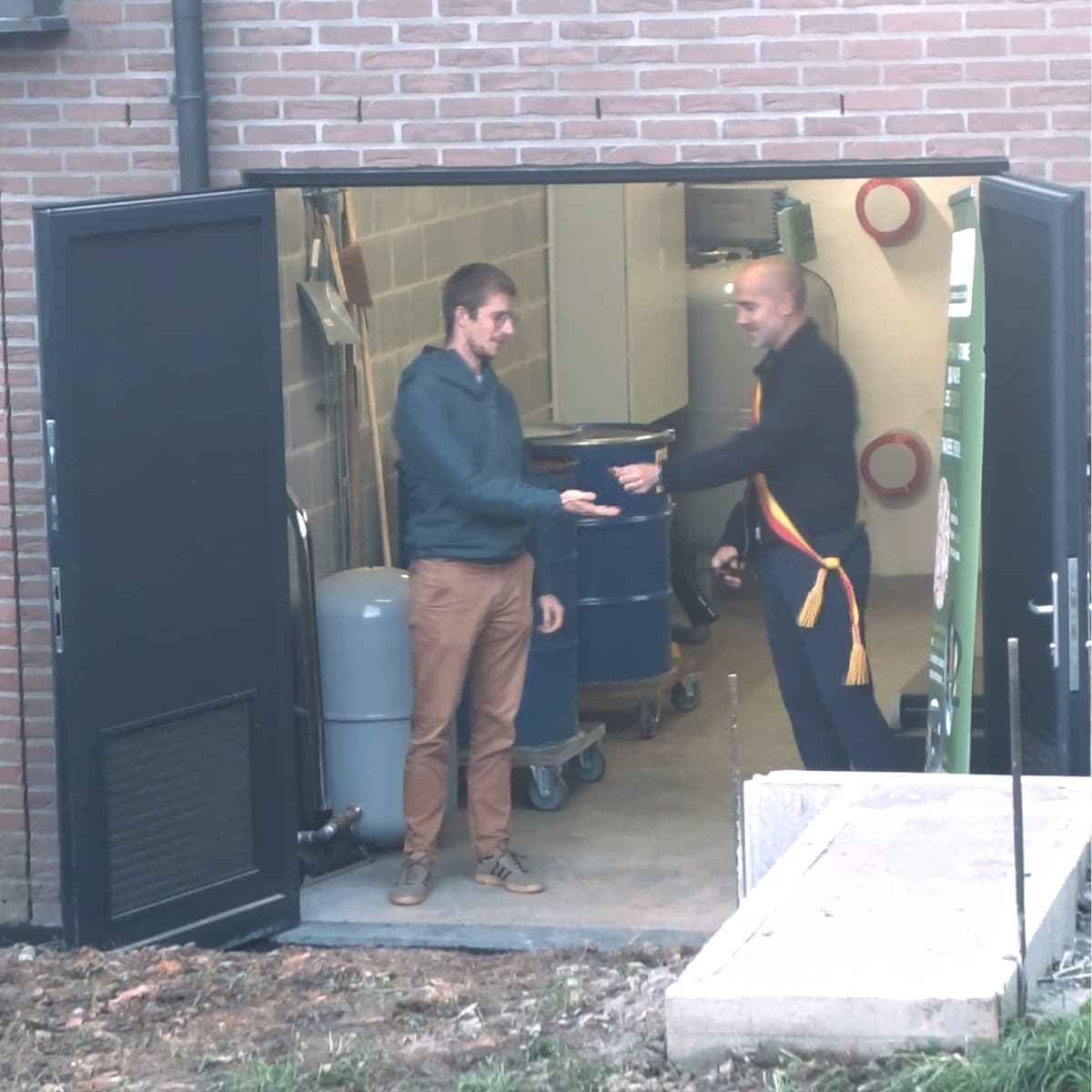 Joaquim et le bourgmestre de Marchin qui inaugure la chaufferie